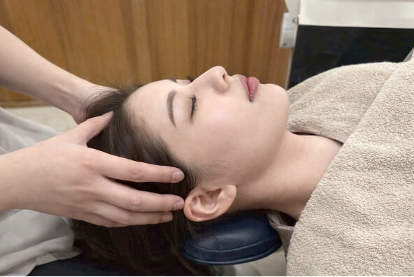 デンタルエステの流れ:ヘッドマッサージ