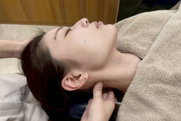 デンタルエステの流れ:フェイシャルマッサージ